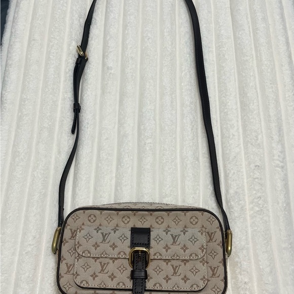 Louis Vuitton Beige and Brown Monogram Shoulder Bag - Picture 4 of 11